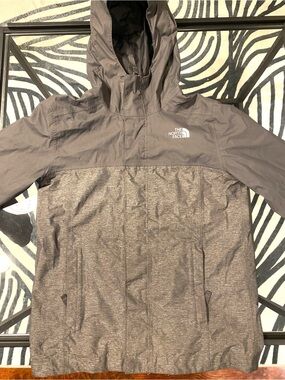 The North Face Boys Grey Dry Vent Hooded Windbreaker Jacket size 7/8